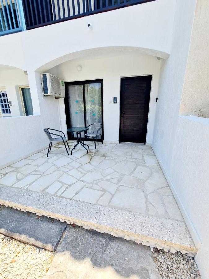 2 Bedroom Townhouse, Close To Paphos Harbour, Use Of Onsite Facilities Exterior foto